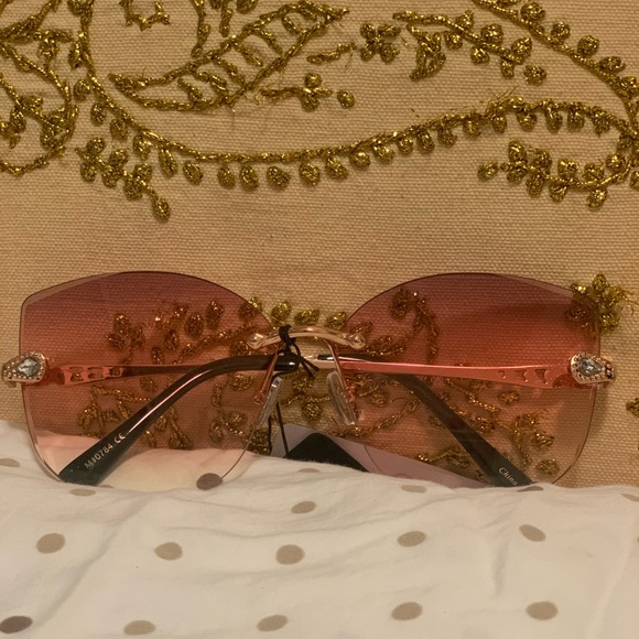 Peach/Orange Ombré Frameless Sunglases! - Picture 3 of 3